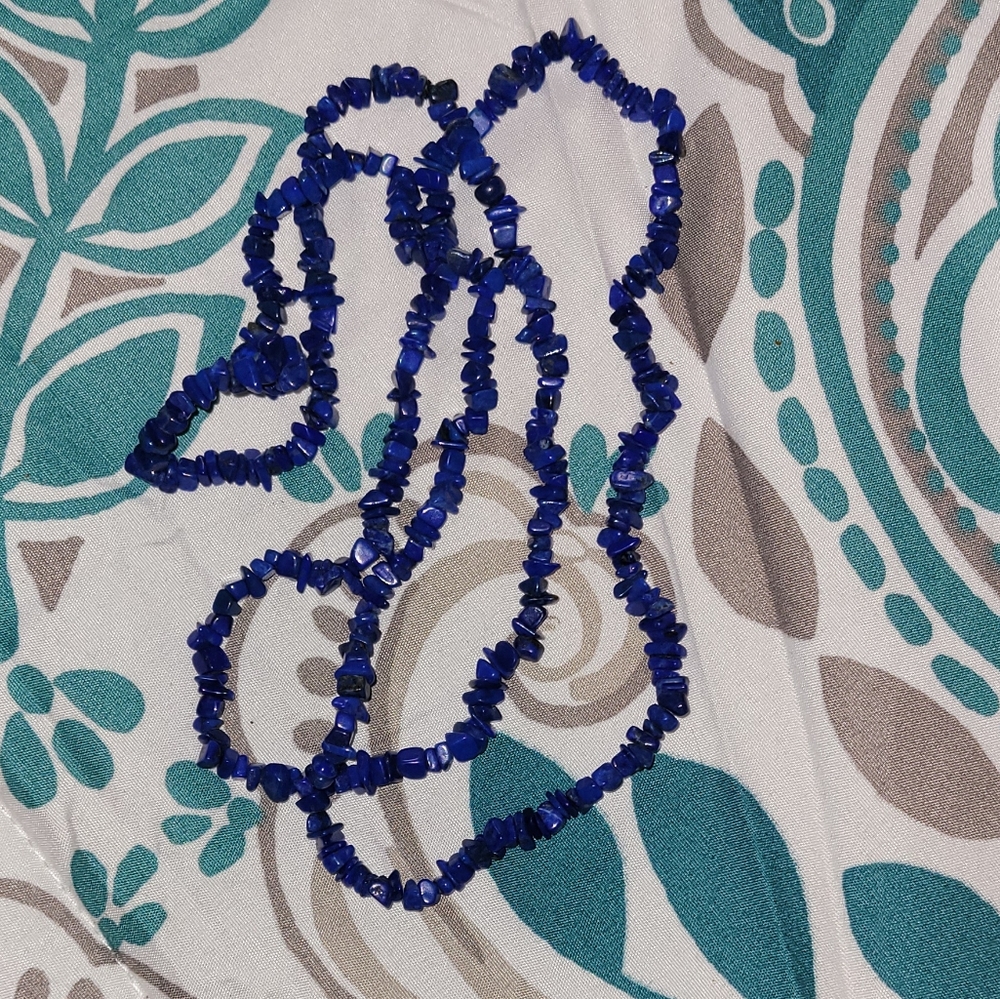Strand of Lapis lazuli chips for jewelry making.